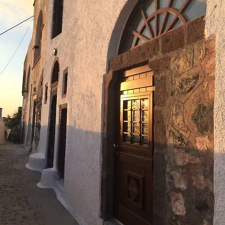 Reflection Cave House